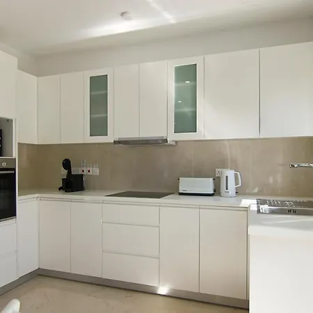 Phaedrus Living: View Luxury Flat Androcleous Apartament Pafos