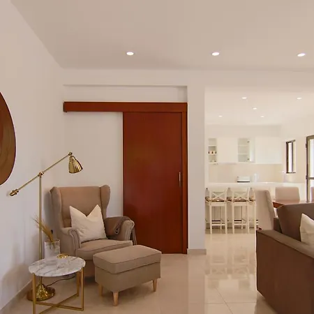 Phaedrus Living: View Luxury Flat Androcleous *